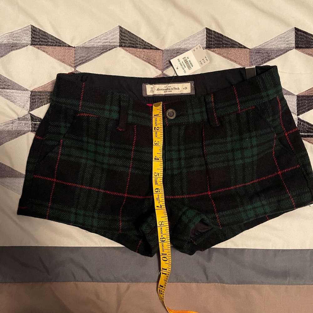 New cute lined shorts.